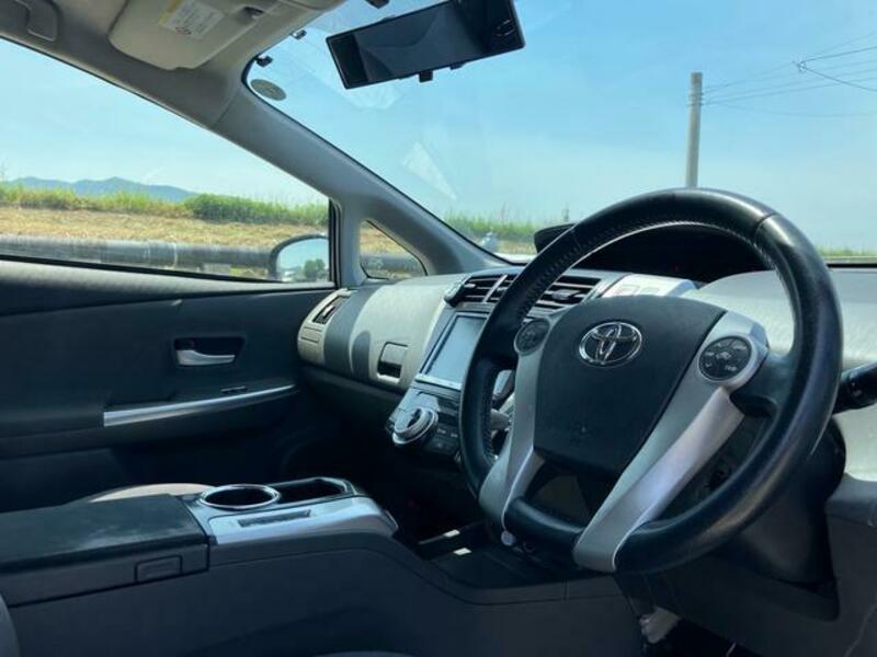 PRIUS ALPHA