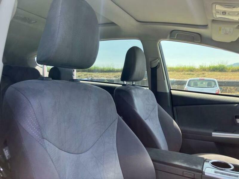 PRIUS ALPHA