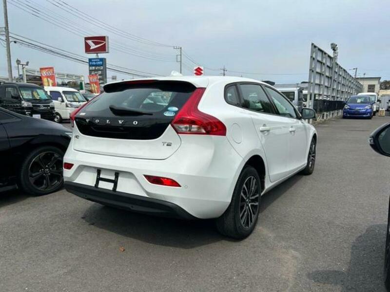 V40