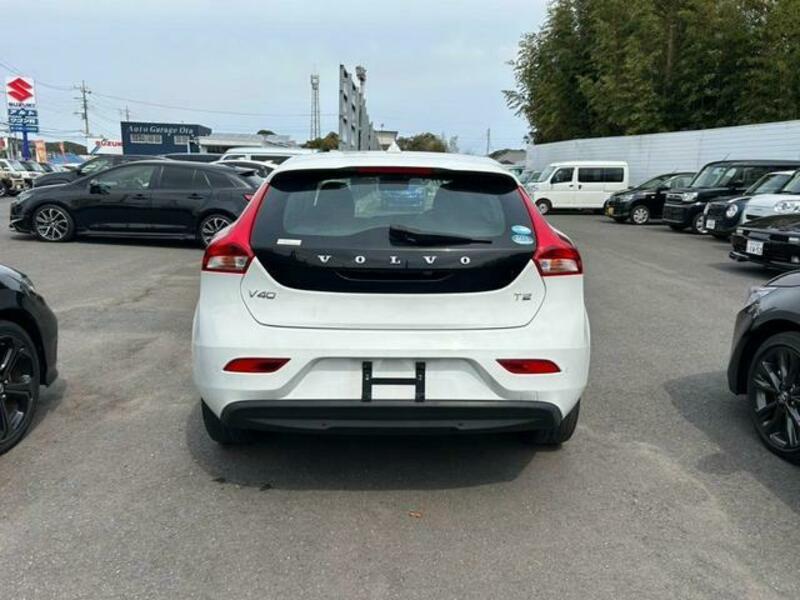 V40