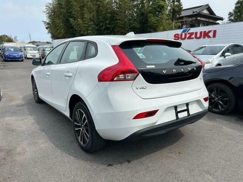V40