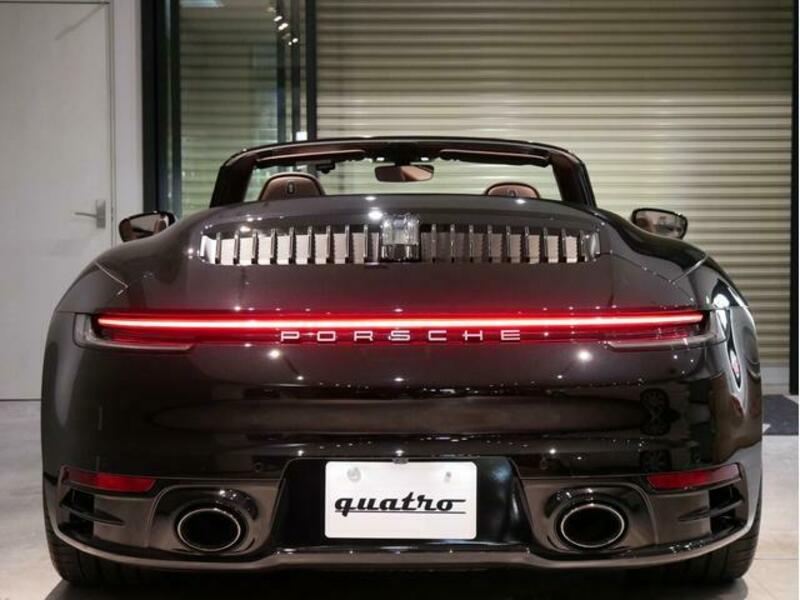 911
