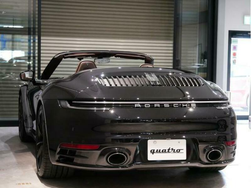 911