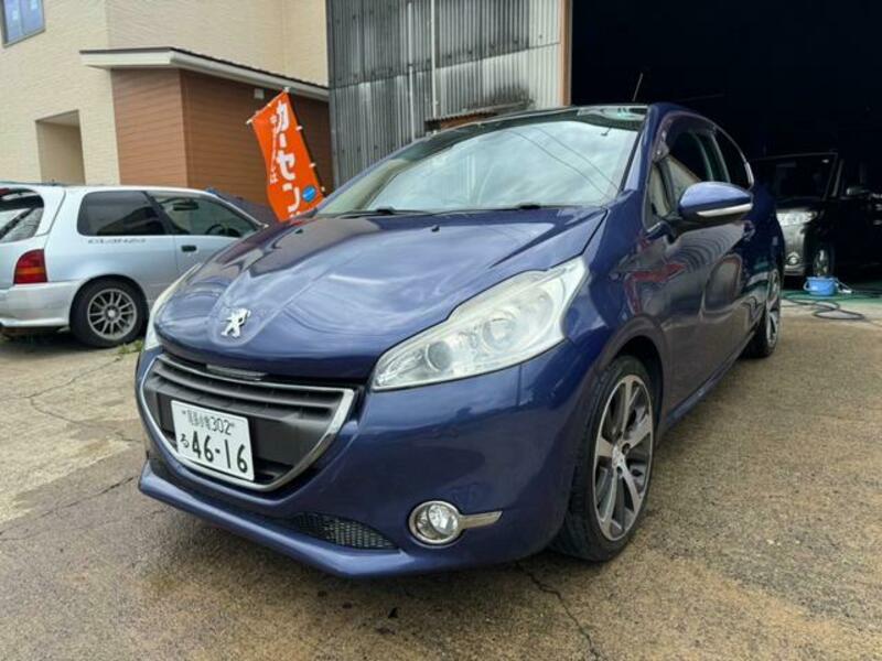 PEUGEOT 208