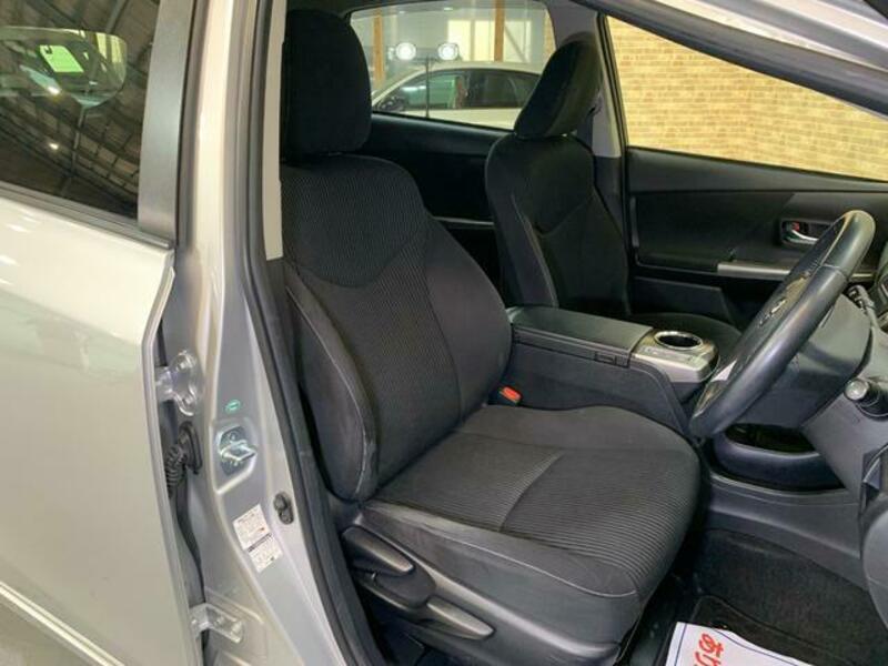 PRIUS ALPHA