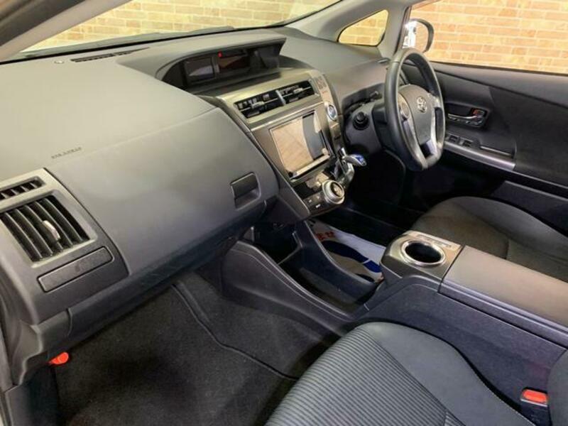 PRIUS ALPHA