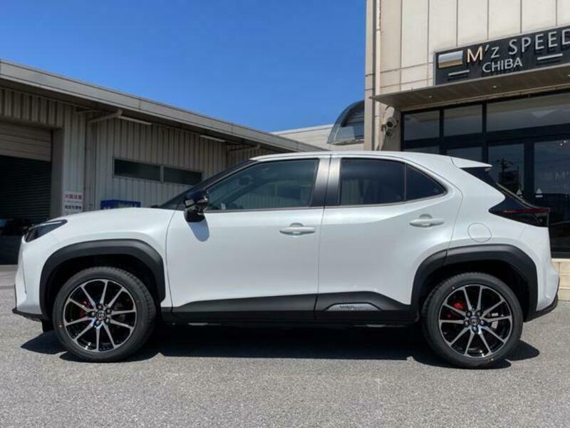 YARIS CROSS