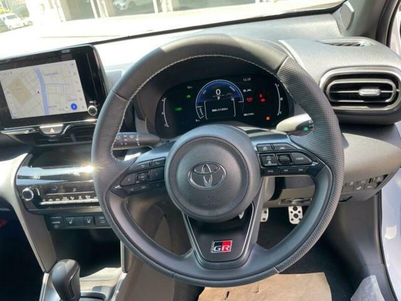 YARIS CROSS