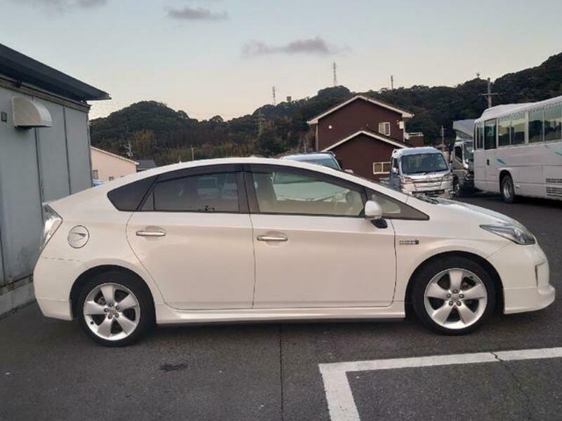 PRIUS PHV