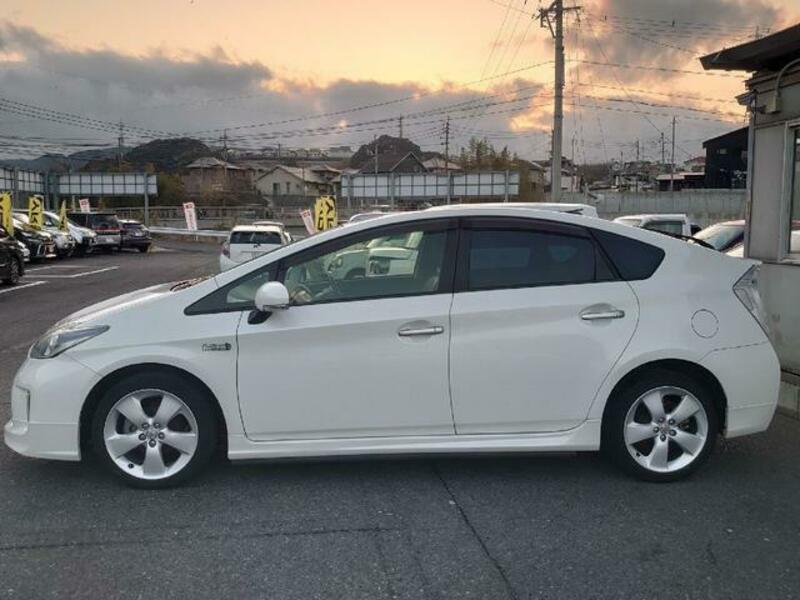 PRIUS PHV