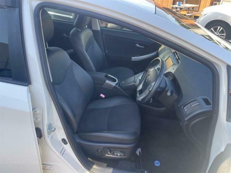 PRIUS PHV