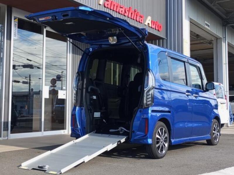 HONDA N BOX CUSTOM