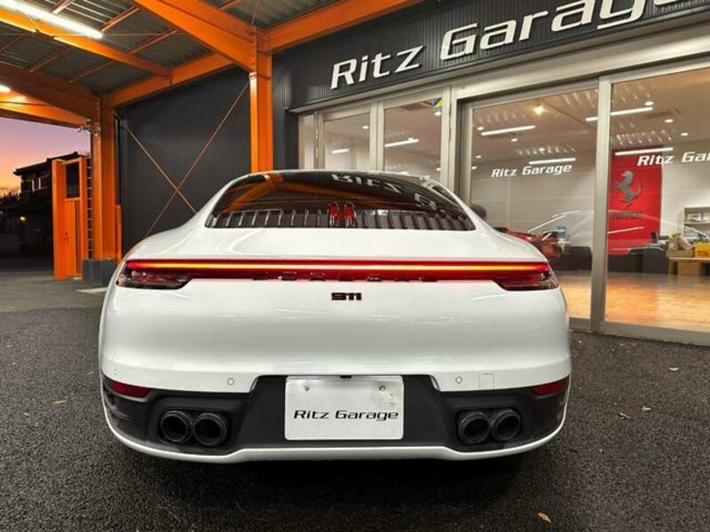 911