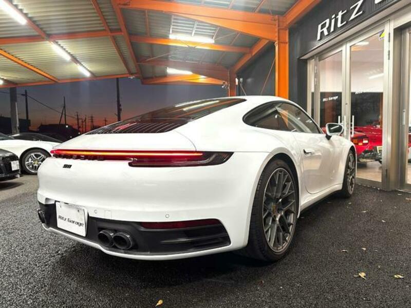 911