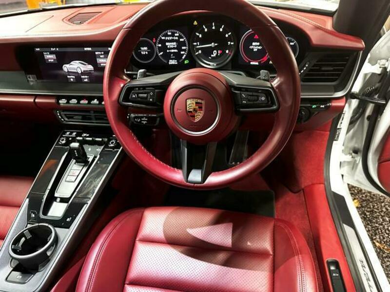 911