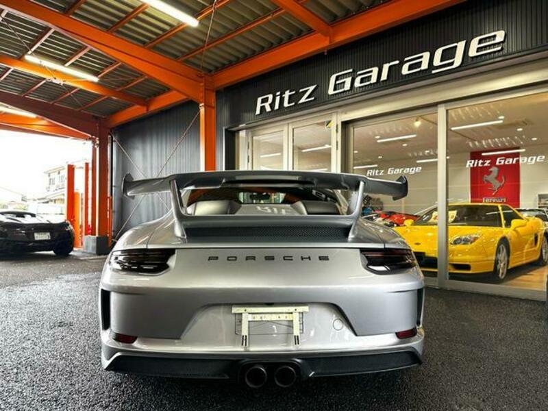 911