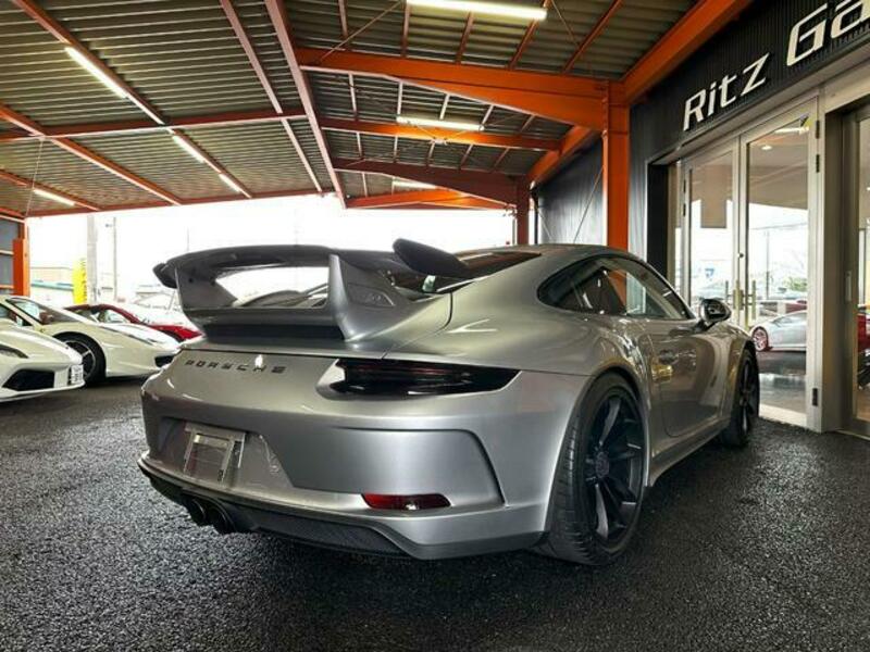 911