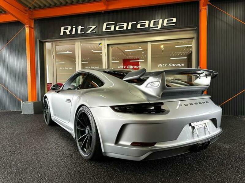 911