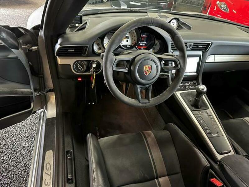 911