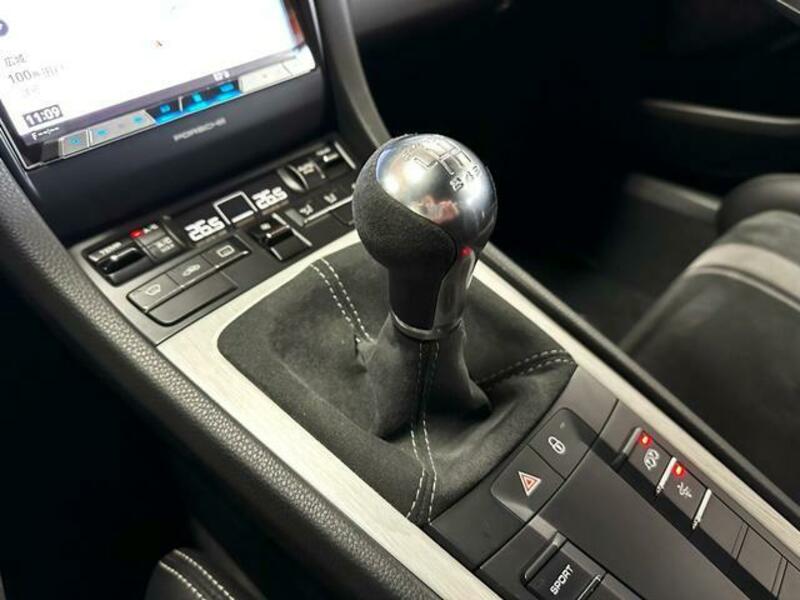 911