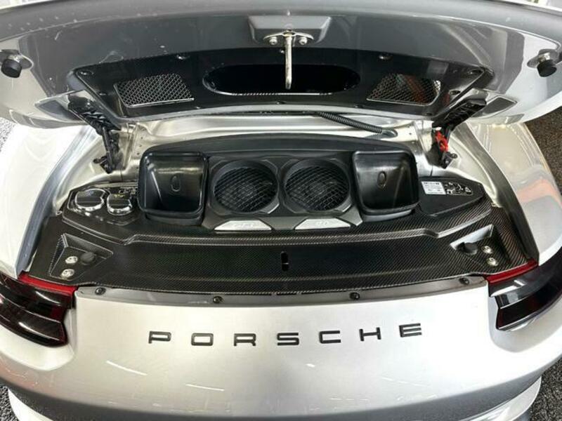 911
