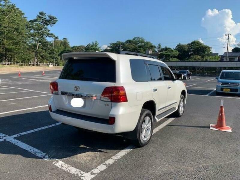 LAND CRUISER