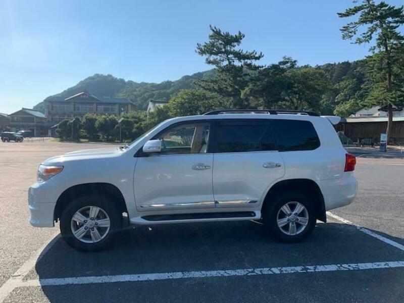 LAND CRUISER