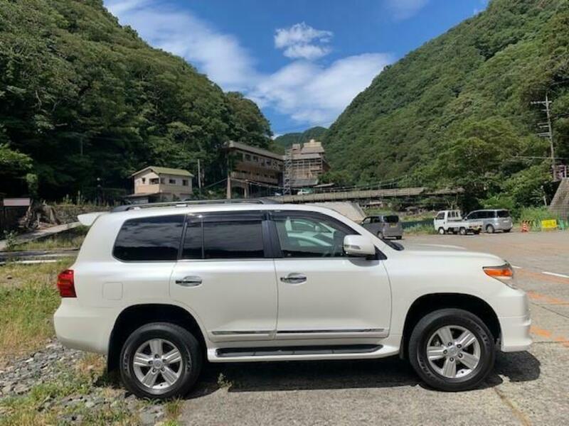 LAND CRUISER