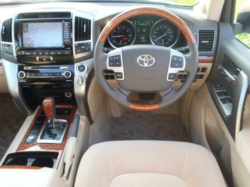 LAND CRUISER