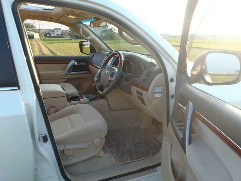 LAND CRUISER
