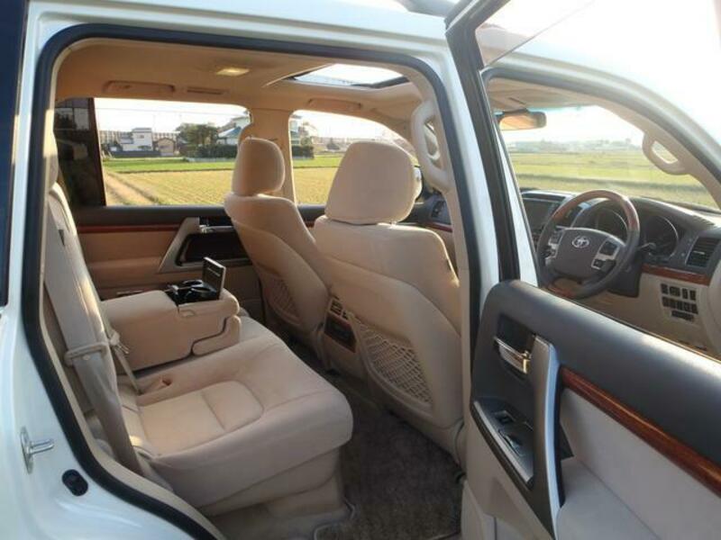 LAND CRUISER