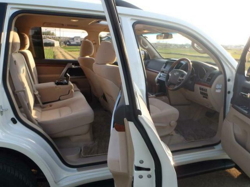 LAND CRUISER