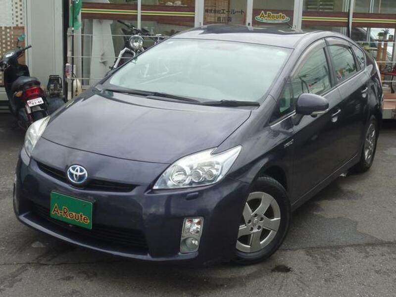 TOYOTA PRIUS