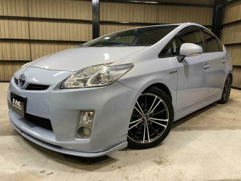 TOYOTA PRIUS