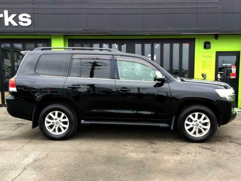 LAND CRUISER