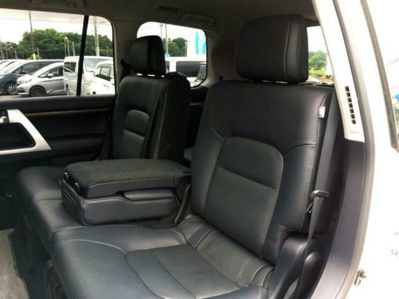 LAND CRUISER