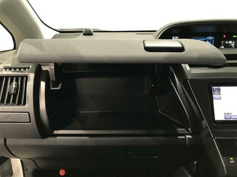 PRIUS ALPHA