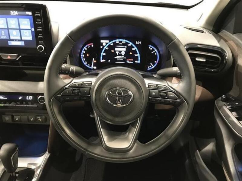 YARIS CROSS