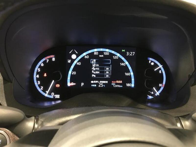 YARIS CROSS