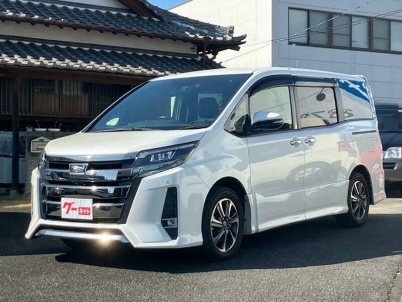TOYOTA NOAH