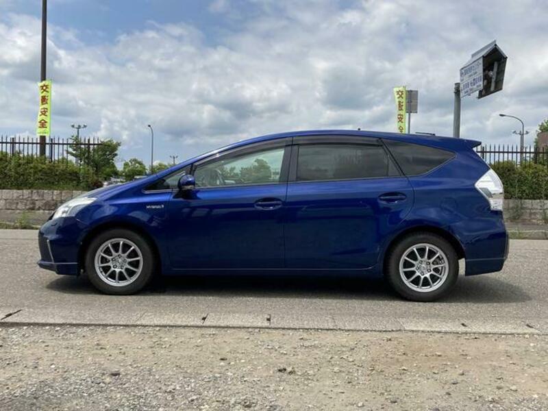 PRIUS ALPHA