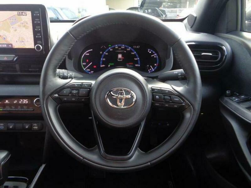 YARIS CROSS