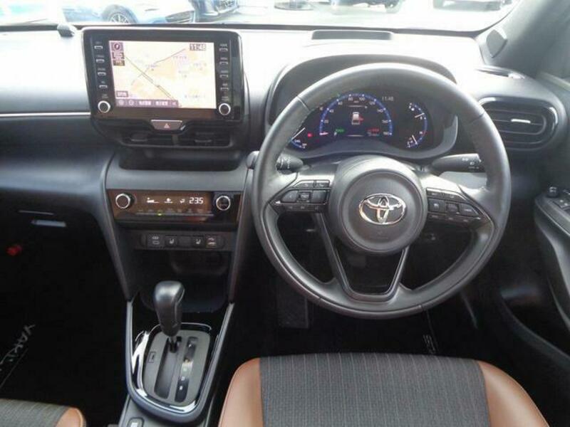 YARIS CROSS