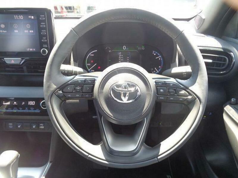 YARIS CROSS