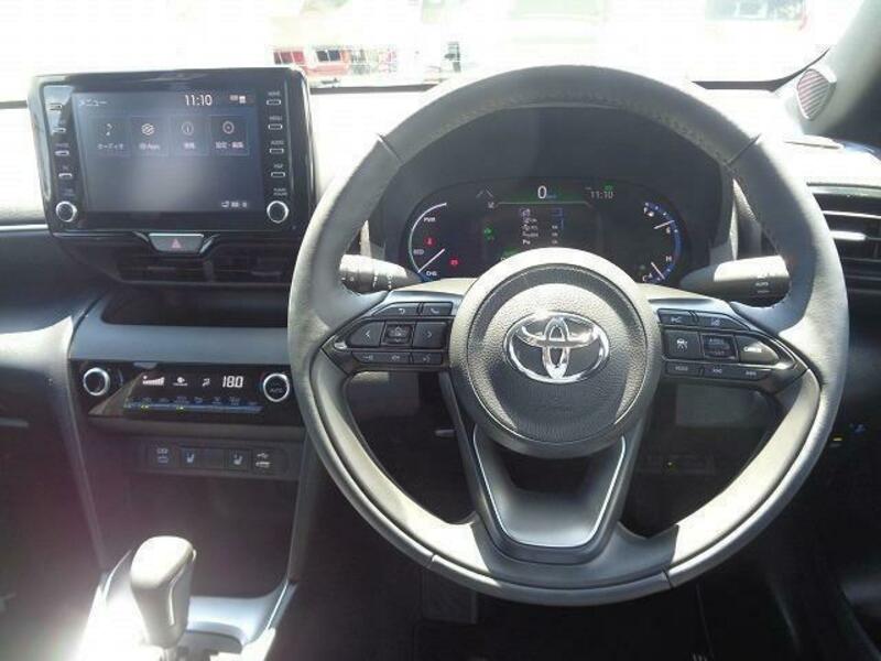 YARIS CROSS