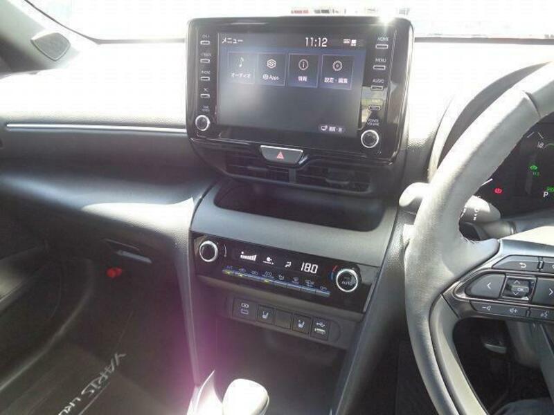 YARIS CROSS