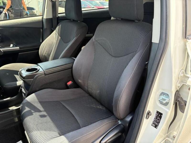 PRIUS ALPHA