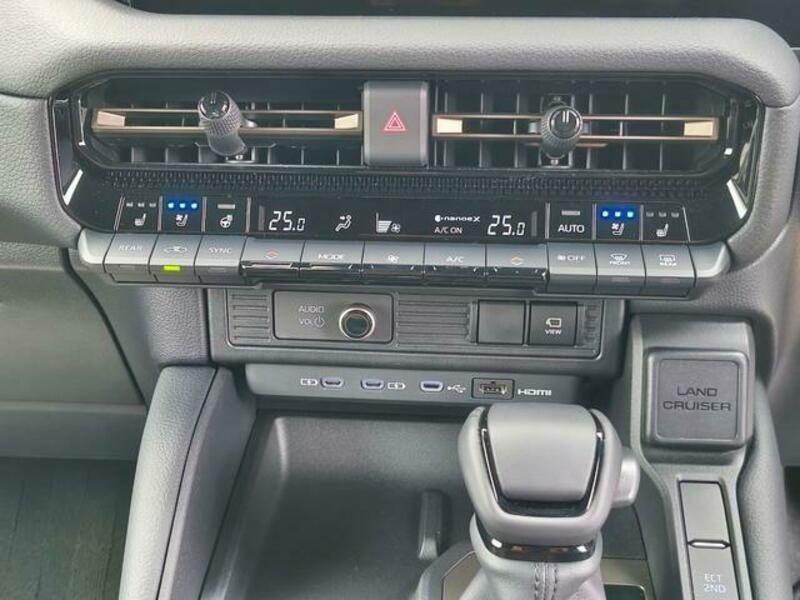 LAND CRUISER 250