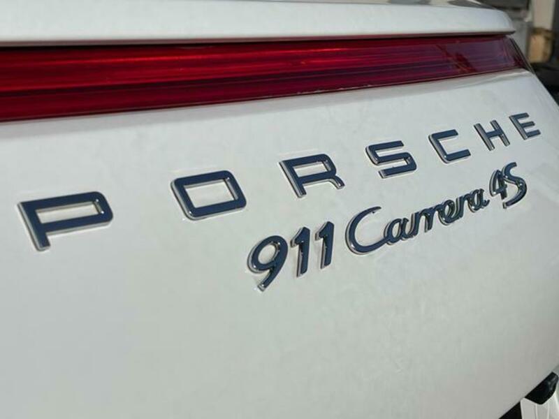 911