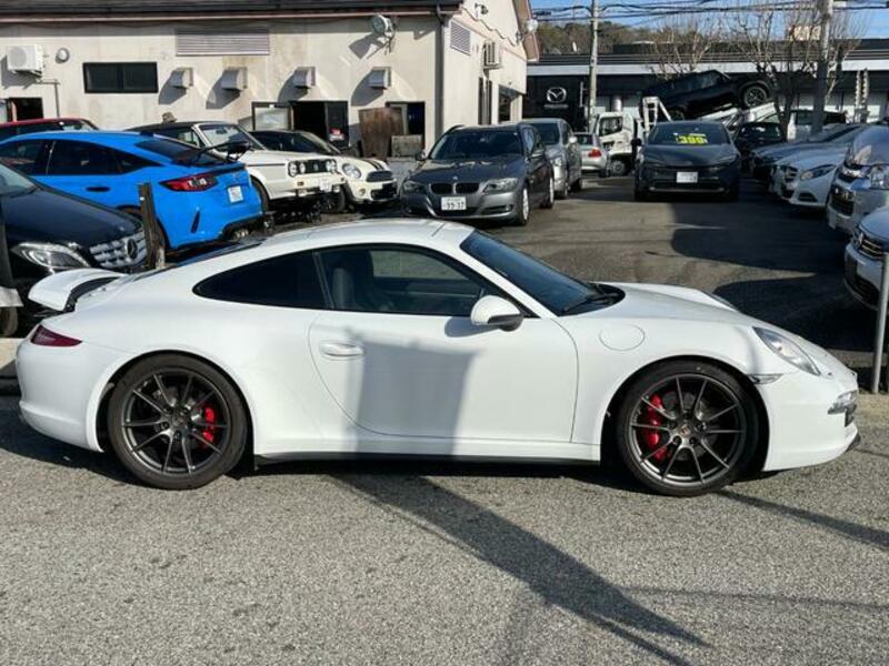 911